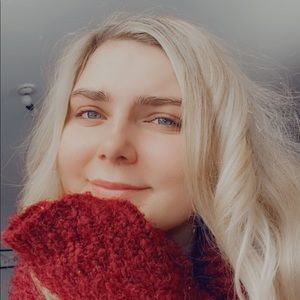 Meet your Posher, Alexis